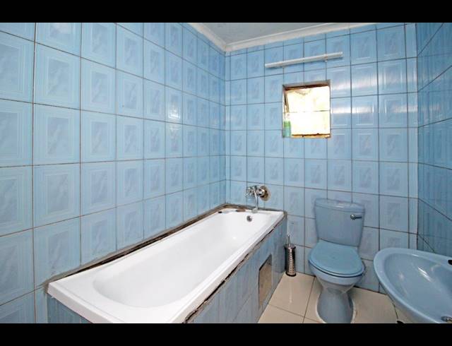 2,974M² BUILDING FOR SALE IN KEW